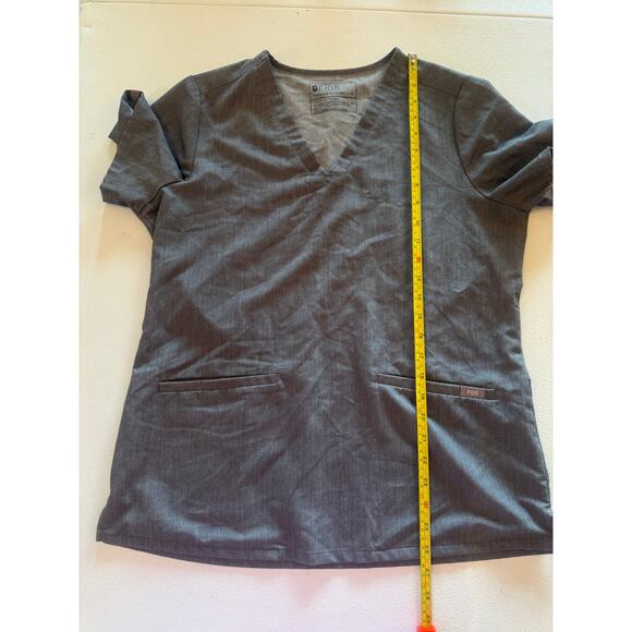 FIGS Technical Collection Gray Short Sleeve Scrub Top Sz M 2 Lower Pockets - Picture 5 of 5